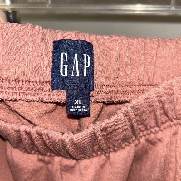 Gap Sweatshirt and Sweat Short Set - Picture 6 of 7